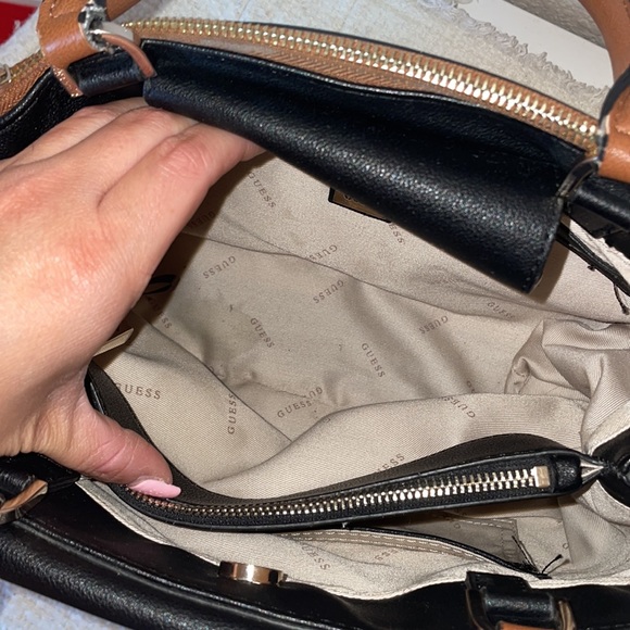 GUESS handbag - Picture 7 of 13